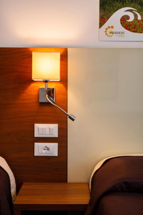 Hotel President Бибионе Экстерьер фото