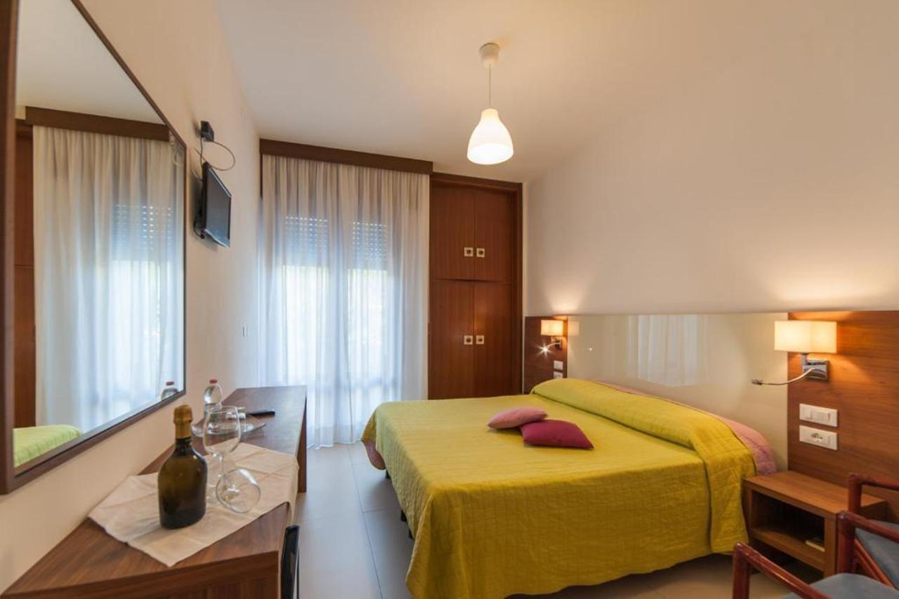Hotel President Бибионе Экстерьер фото