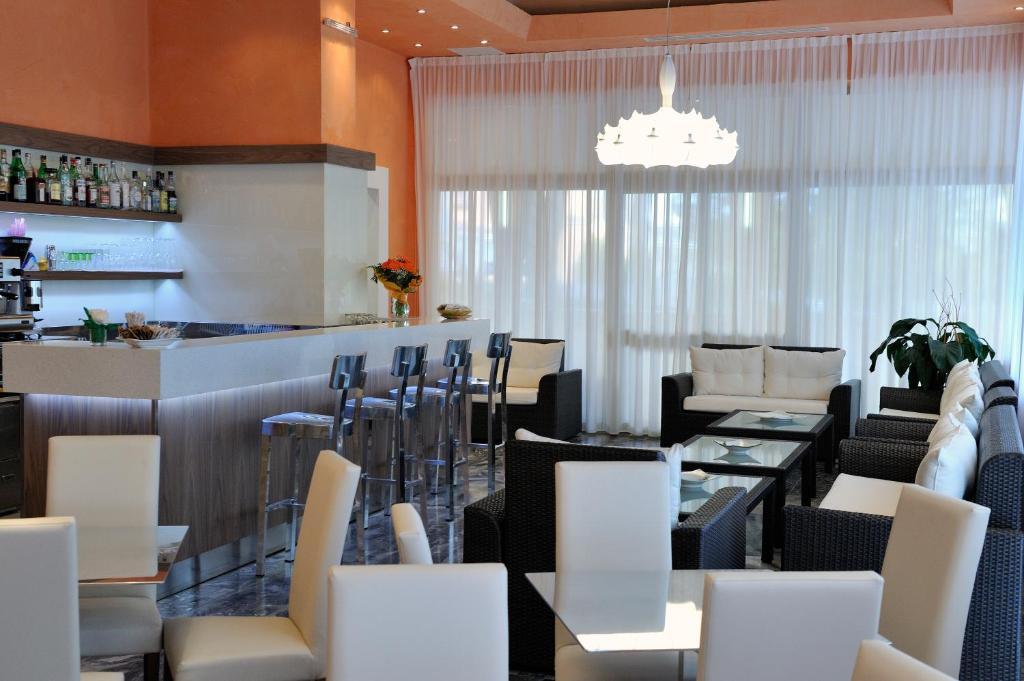 Hotel President Бибионе Экстерьер фото