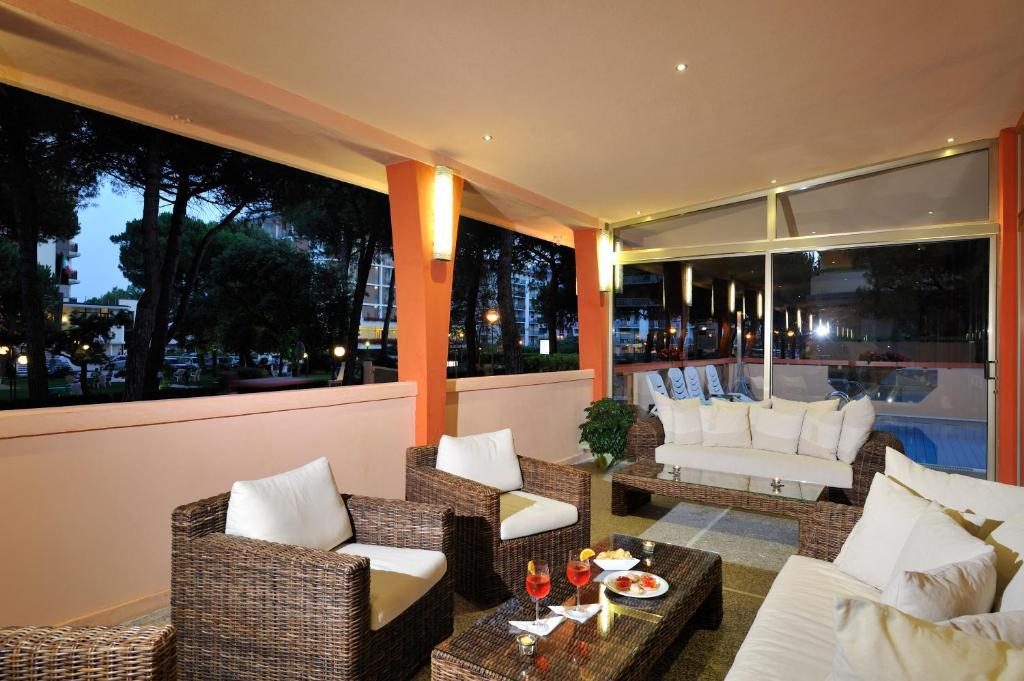 Hotel President Бибионе Экстерьер фото