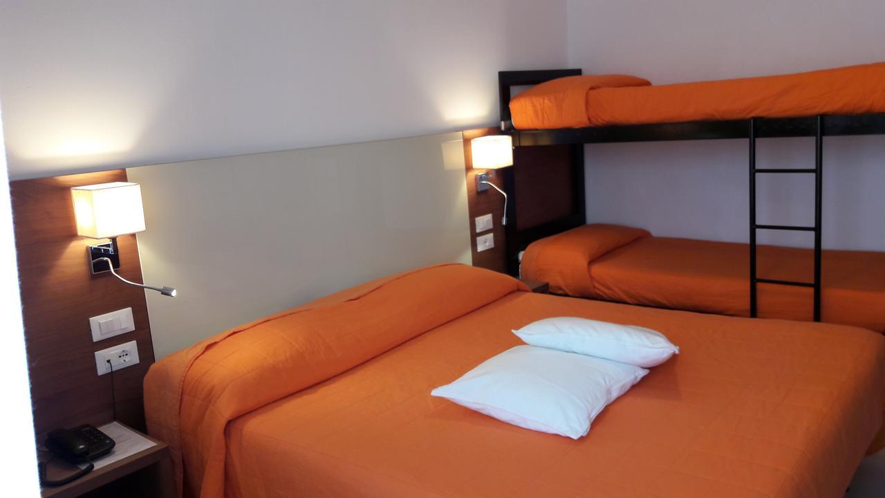 Hotel President Бибионе Экстерьер фото